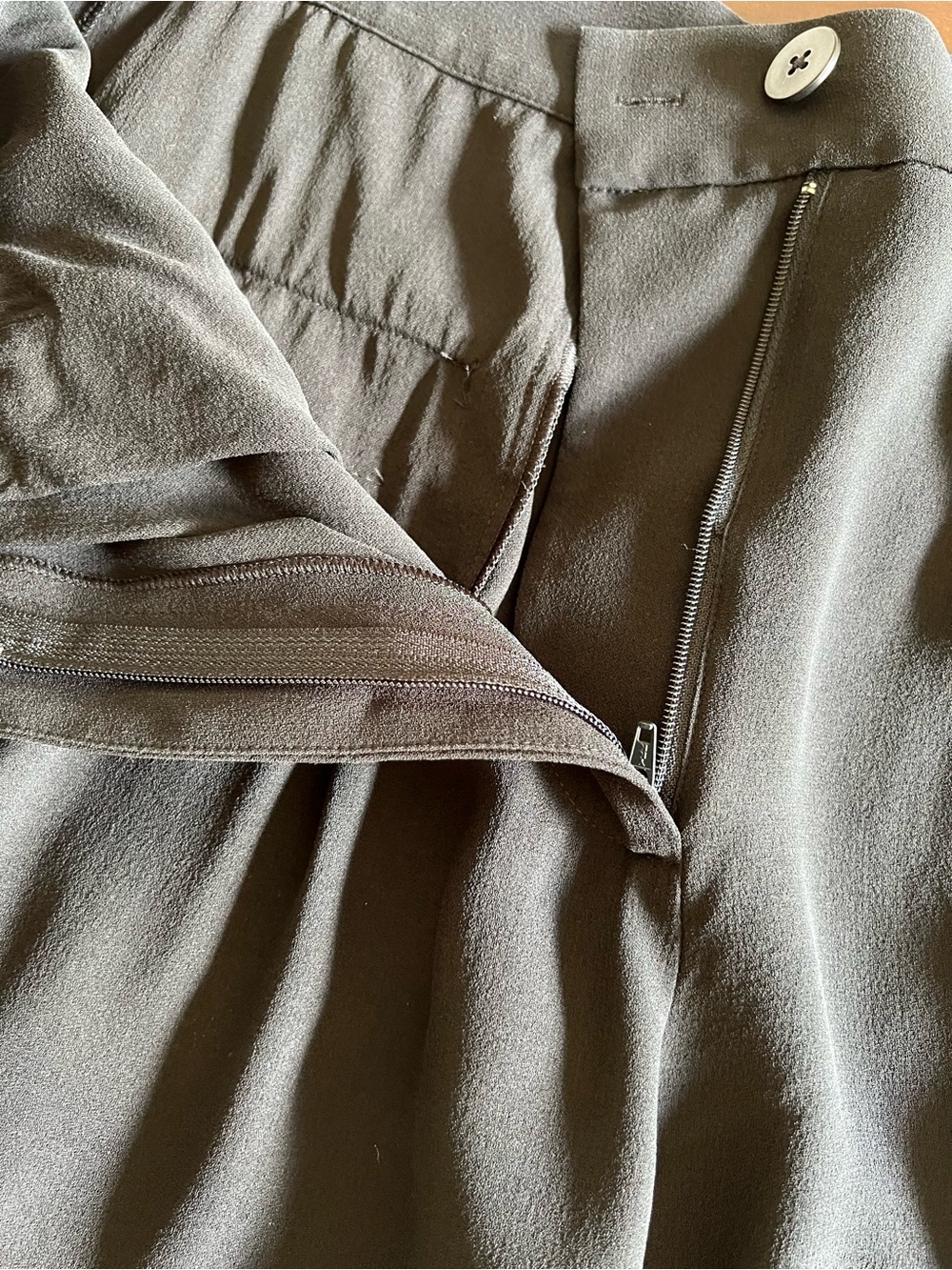Eileen Fisher 100% Silk Georgette Crepe Carrot Pants Black Size S Tapered - Picture 6 of 13